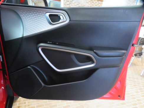 Used 2020 Kia Soul LX image 22