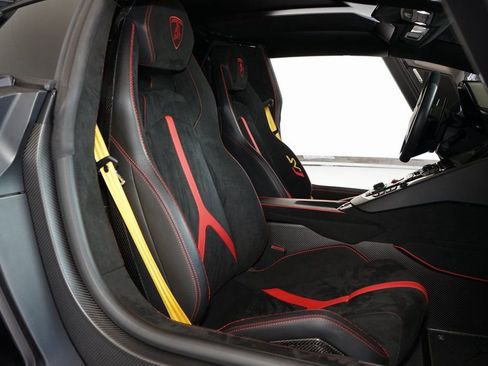 Used 2021 Lamborghini Aventador SVJ image 13