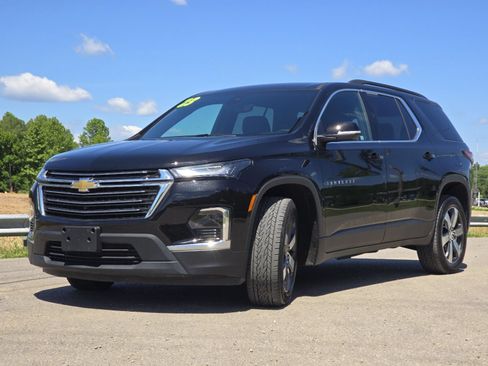 Used 2023 Chevrolet Traverse LT w/ LT Premium Package AWD/4WD image 12