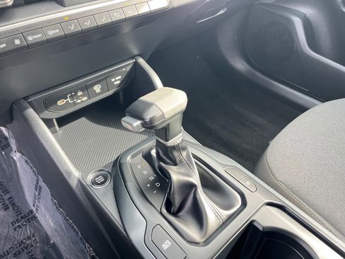 Used 2025 Kia K4 LXS image 40