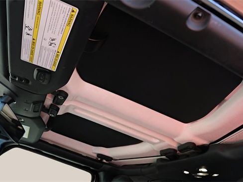 Used 2022 Jeep Gladiator Overland w/ Popular Equipment Package image 9