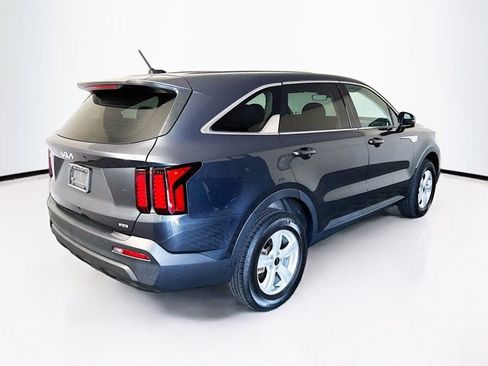 Certified 2023 Kia Sorento LX AWD/4WD image 5