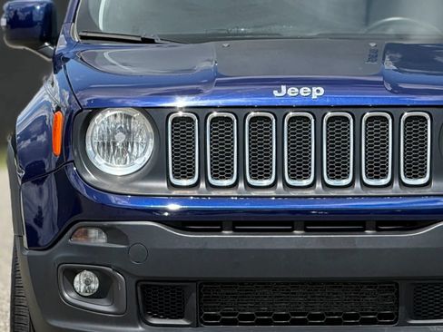 Used 2018 Jeep Renegade Latitude w/ Cold Weather Group AWD/4WD image 11