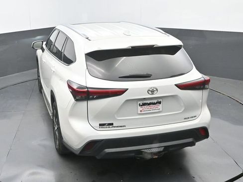 Used 2021 Toyota Highlander XLE image 15