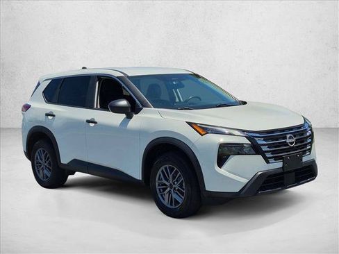 Used 2024 Nissan Rogue S AWD/4WD image 3