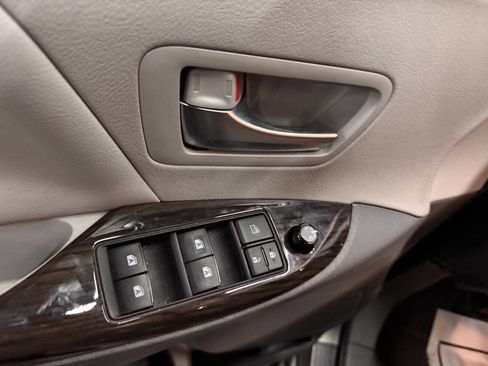 Used 2020 Toyota Sienna XLE 8 Passenger 4dr Mini Van image 33