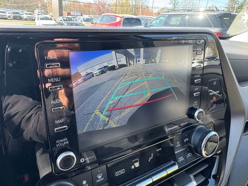 Used 2020 Toyota Highlander XLE AWD/4WD image 32