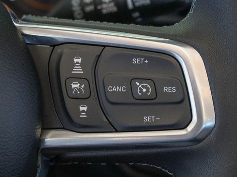 Used 2025 Jeep Wrangler Sahara image 26