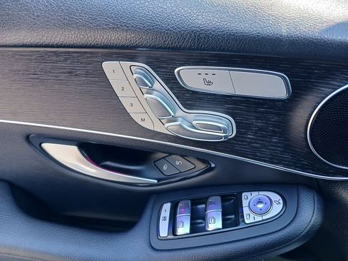 Used 2021 Mercedes-Benz GLC 300 4MATIC image 24