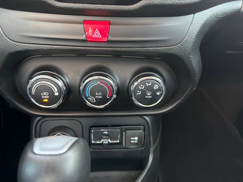 Used 2016 Jeep Renegade Sport w/ Power & Air Group image 25