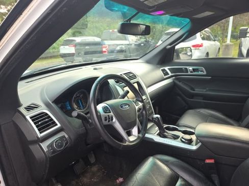 Used 2015 Ford Explorer XLT w/ Equipment Group 202B AWD/4WD image 8