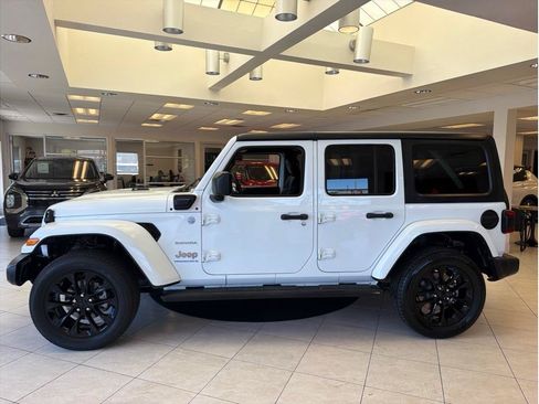Used 2023 Jeep Wrangler Unlimited Sahara AWD/4WD image 8