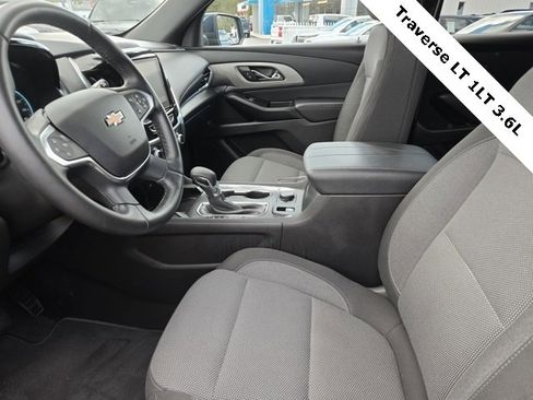 Used 2023 Chevrolet Traverse LT image 24