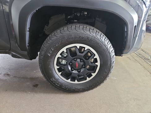Used 2024 Toyota Tacoma TRD Off-Road AWD/4WD image 20