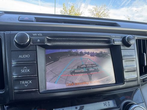 Used 2013 Toyota RAV4 Limited AWD/4WD image 26