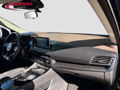 Used 2023 Nissan Rogue SV image 36