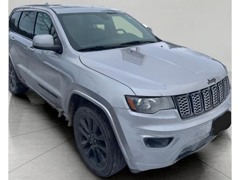 Used 2017 Jeep Grand Cherokee Altitude image 1