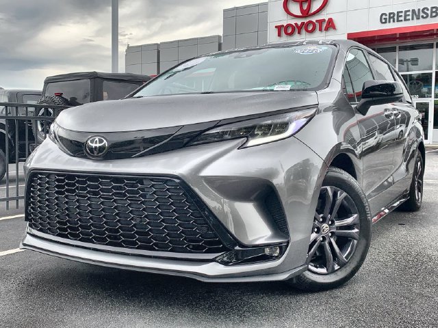 Used 2026 Toyota Sienna XSE AWD/4WD image 1