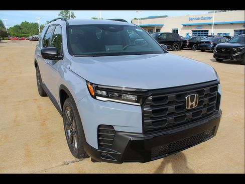 New 2026 Honda Pilot Sport image 2