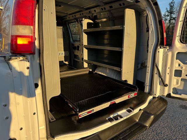 Used 2015 Chevrolet Express 2500 RWD image 29