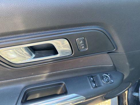 Used 2019 Ford Mustang Coupe image 7