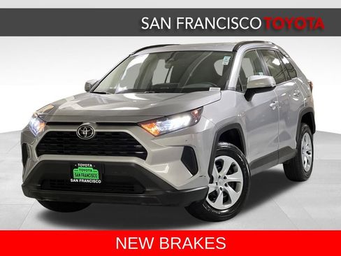 Used 2021 Toyota RAV4 LE image 1