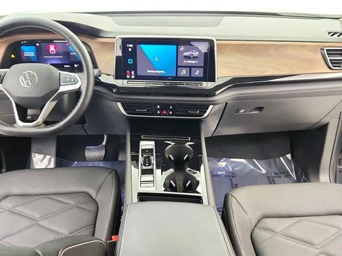 Used 2025 Volkswagen Atlas SE image 34