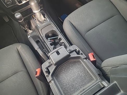 Used 2020 Jeep Wrangler Unlimited Sahara w/ Uconnect 4C Nav & Sound Group image 15