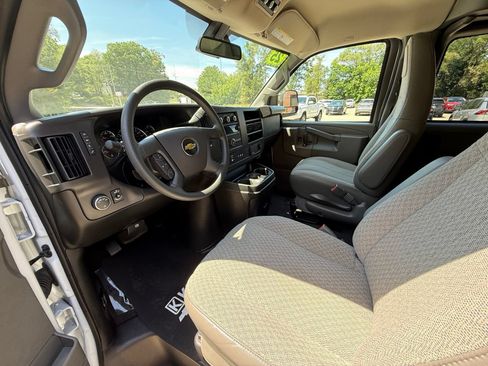 Used 2025 Chevrolet Express 3500 LT w/ LT Preferred Equipment Group RWD image 11