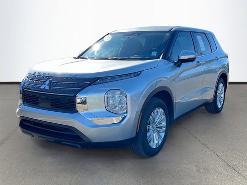 Used 2024 Mitsubishi Outlander ES image 3