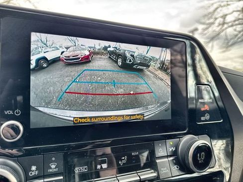 Used 2024 Toyota Highlander LE image 26