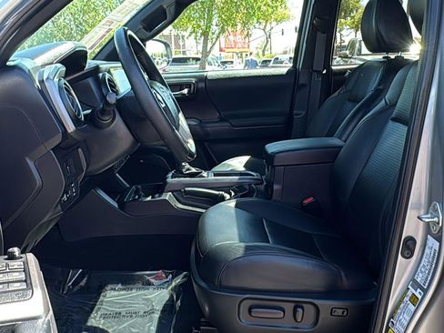 Used 2023 Toyota Tacoma TRD Off-Road w/ TRD Premium Off Road Package image 27