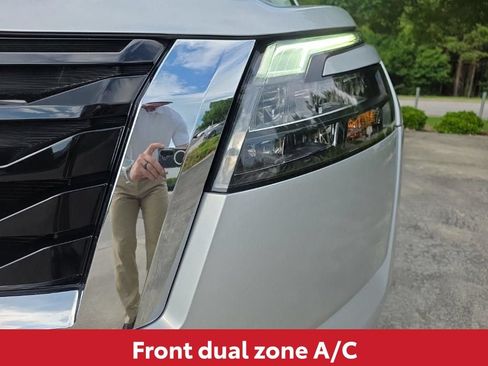 Used 2024 Nissan Pathfinder SV AWD/4WD image 7