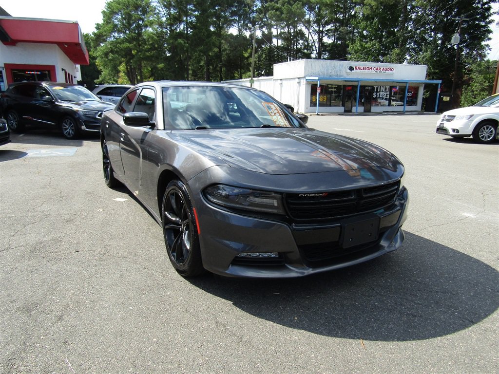 Used 2018 Dodge Charger SXT Plus w/ Blacktop Package RWD image 10