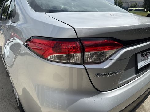 Used 2025 Toyota Corolla LE FWD image 12