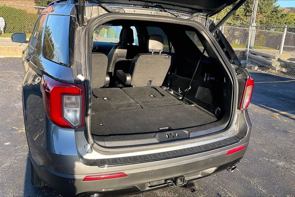 Used 2024 Ford Explorer ST-Line w/ Class IV Trailer Tow Package AWD/4WD image 28