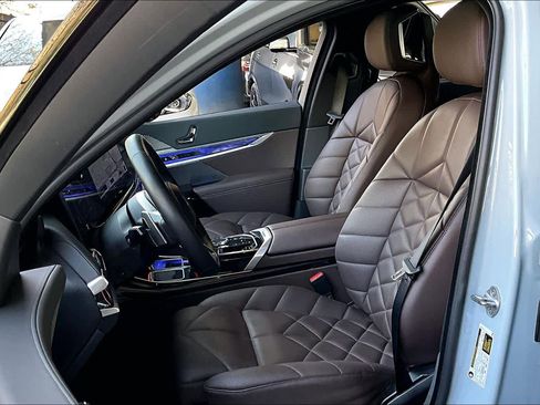 Certified 2025 BMW 740i 740i image 8