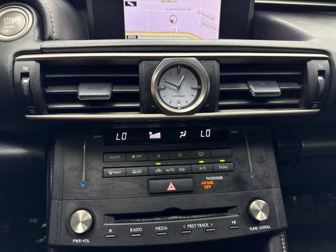 Used 2016 Lexus RC 200t RWD image 31