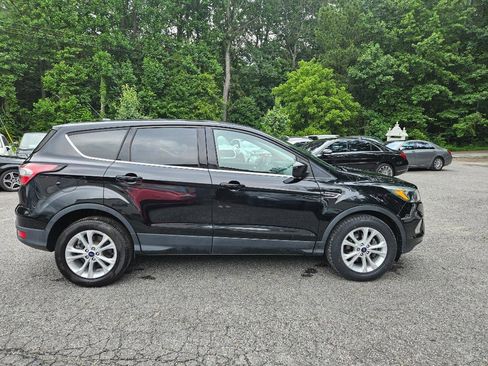 Used 2017 Ford Escape SE image 12