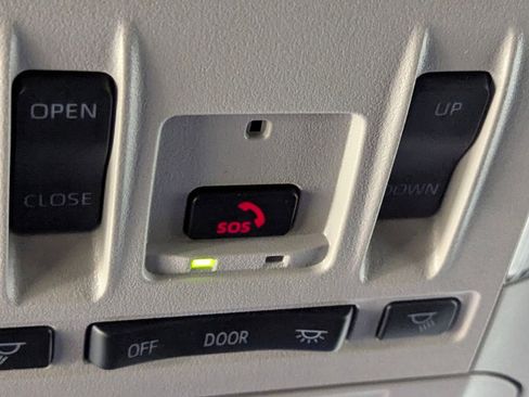 Used 2024 Toyota Highlander Limited image 26