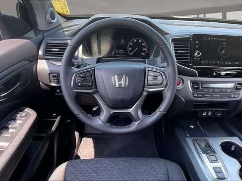 Used 2024 Honda Ridgeline Sport image 9