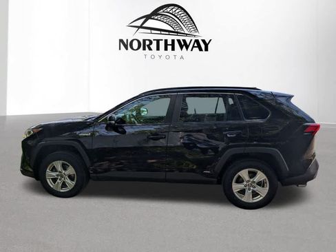 Certified 2021 Toyota RAV4 XLE w/ XLE Grade Weather Package AWD/4WD image 8