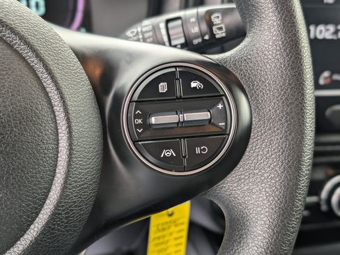 Used 2023 Kia Soul LX image 17