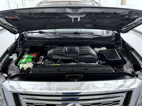 Used 2021 Nissan Titan SL w/ Moonroof Package image 24