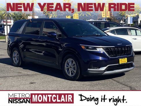 Used 2024 Kia Carnival LX image 1