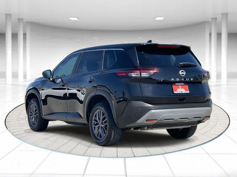 Used 2023 Nissan Rogue S image 2