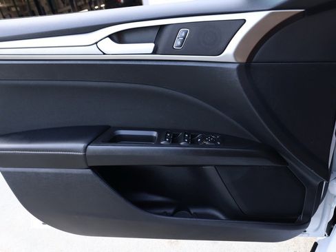 Used 2019 Ford Fusion SE image 22