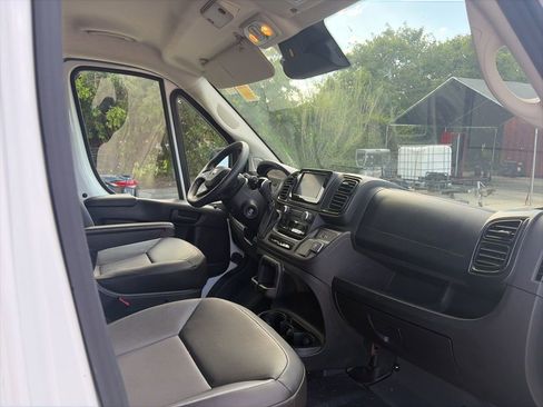 Used 2024 RAM ProMaster 2500 w/ Convenience Group image 10