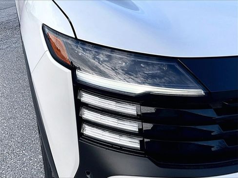 Used 2025 Nissan Kicks SR image 30