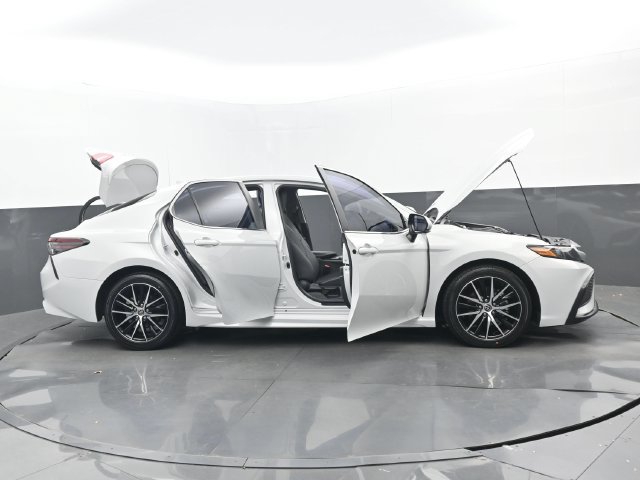 Used 2024 Toyota Camry SE FWD image 31